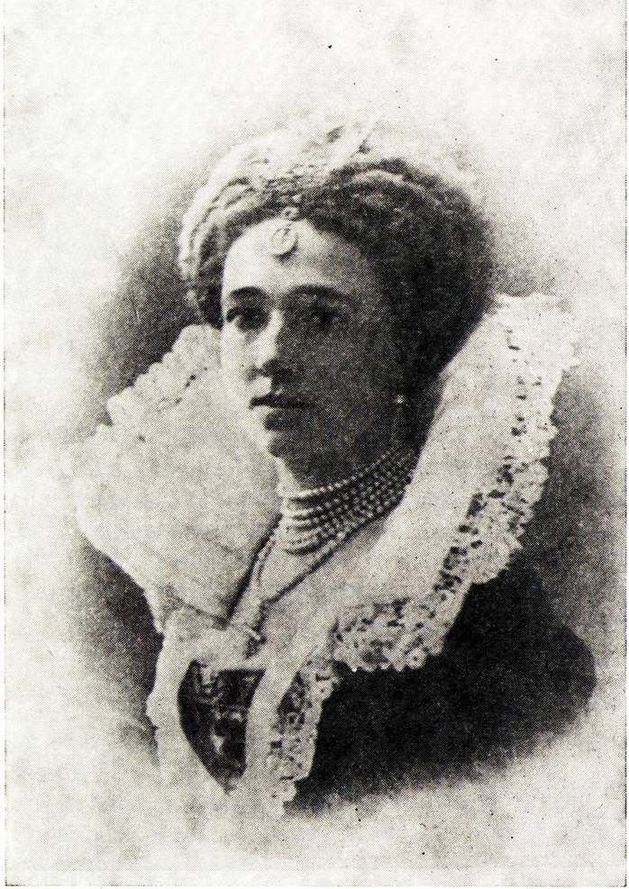Вера Николаевна Третьякова в костюме Маргариты Валуа. Фотография. 1872