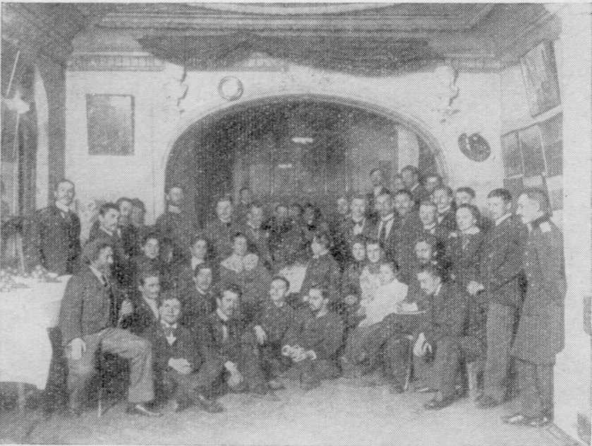 И.Е. Репин с учениками академической мастерской. фотография, 1890-е гг
